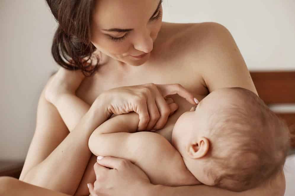 Breastfeeding- Madre Amamantando